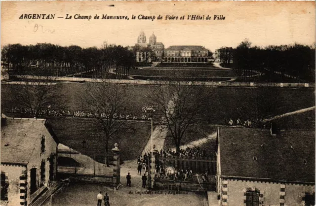 CPA Argentan - Le Champ de Manoeuvre, le Champ de Foire et l'Hotel de V (259080)