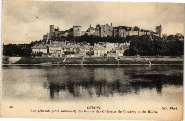 CPA CHINON - Vue générale (coté sud-ouest) des Ruines des Chateaux (229525)