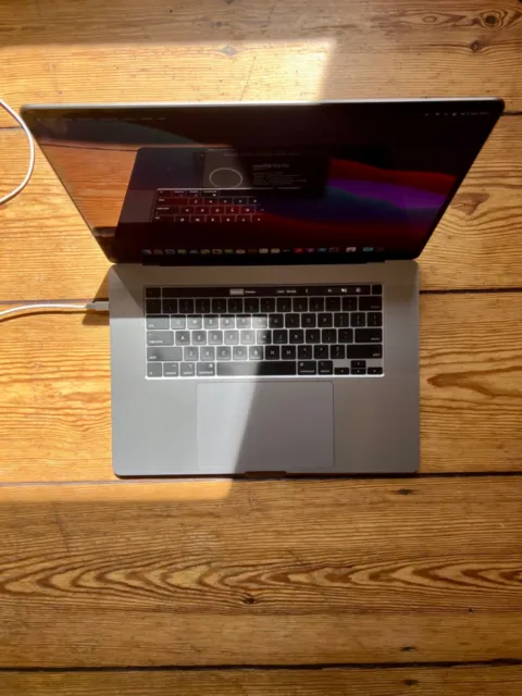 Apple MacBook Pro 16"" (512 GB unità di memoria a stato solido, Intel Core i7 9. Gen, 4,50 GHz, 32 GB RAM) 2019