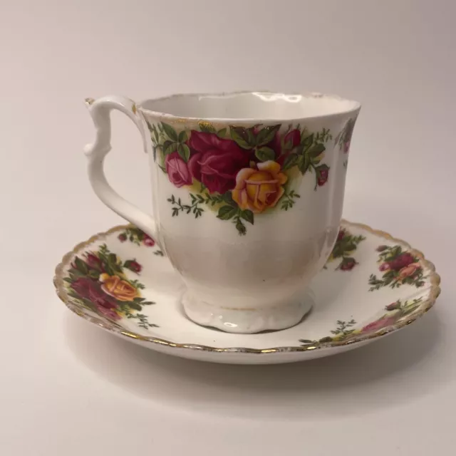 Vintage Old Country Roses oversized tea cup and saucer Royal Albert READ