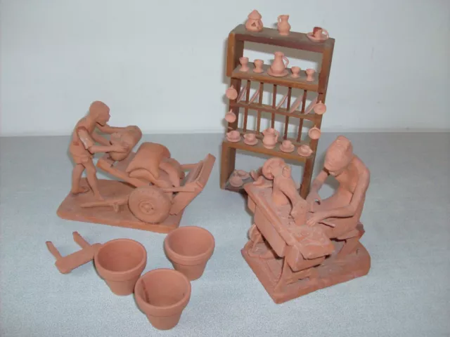 Ensemble de poterie miniature figurine et vaisselle en terre cuite signée Haïti