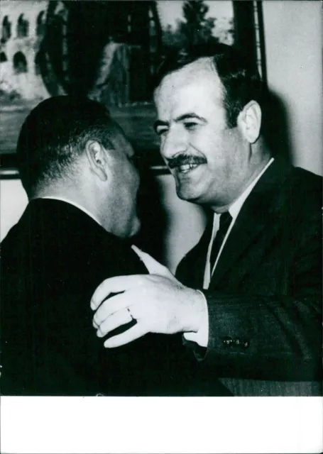General Hafez Assad of Syria receiving special... - Vintage Photograph 4977066
