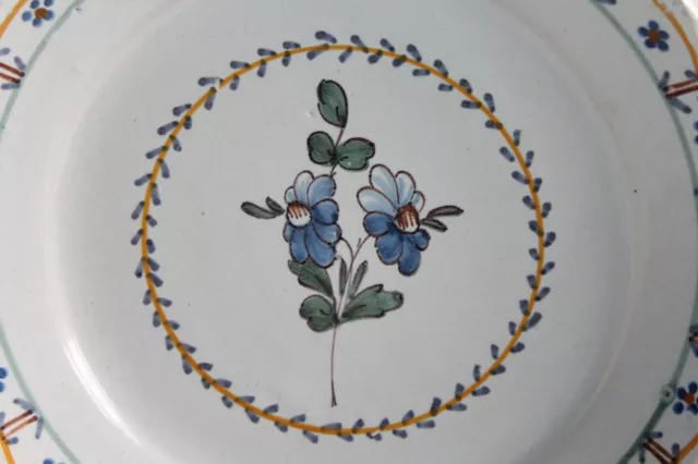 Ancienne assiette en faïence de Nevers ou Auxerroise 2