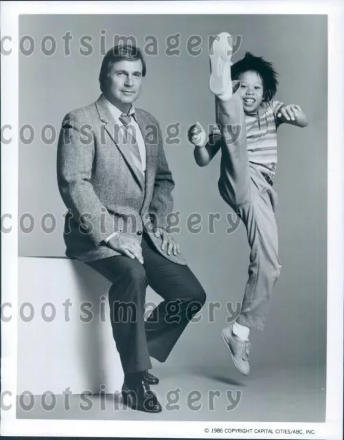 1986 Actor Ernie Reyes Kicks High Gil Gerard TV Show Sidekicks Press Photo