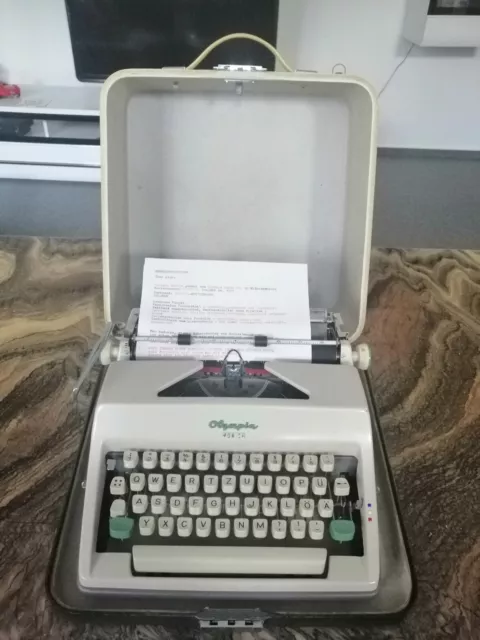 Vintage schreibmaschine olympia monica mit Koffer 1964 weiß, gepflegt Typewriter