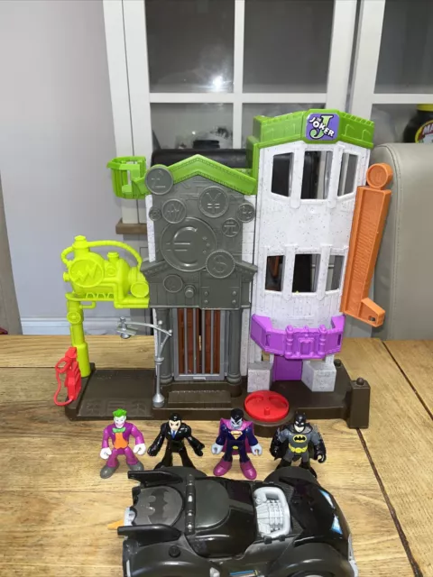 Imaginext Crime Alley Gotham City playset +  batmoble and 4  figures 2