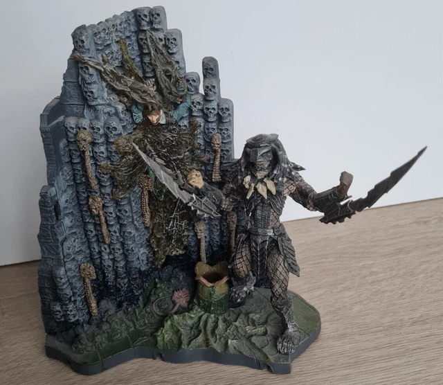 MOVIE MANIACS ALIENS ALIEN vs PREDATOR Figura Diorama Giger Facehugger