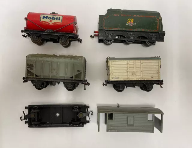 Vintage Hornby Dublo Meccano Ltd Model Railway Carriages Wagons x 5 - 1950s (?)