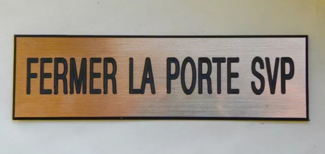 plaque gravée adhésive FERMER LA PORTE SVP épaisseur 1,6 mm  format 150x50 mm