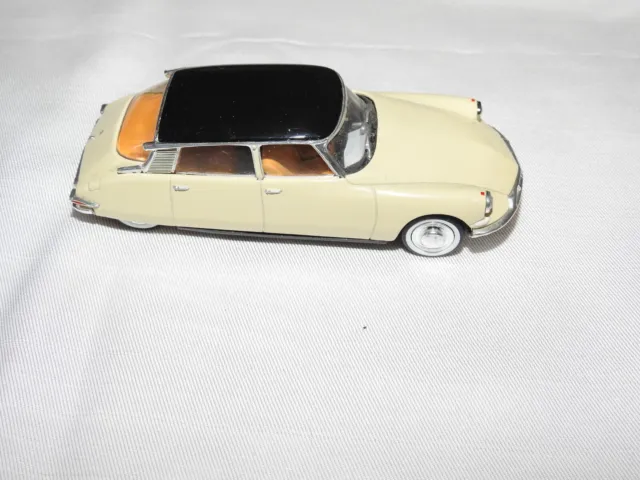 voiture miniature CITROEN DS19 1956 1/43