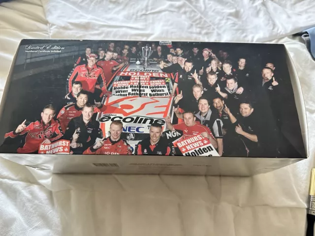 1:18 - 2009 BATHURST WINNER - Holden VE Commodore #2 Garth Tander / Will Davison 2