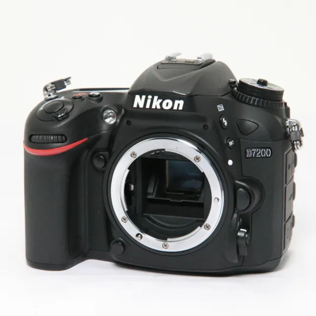 [Near Mint] Nikon D7200 24.2 MP Digital Camera Body Black w/ Charger