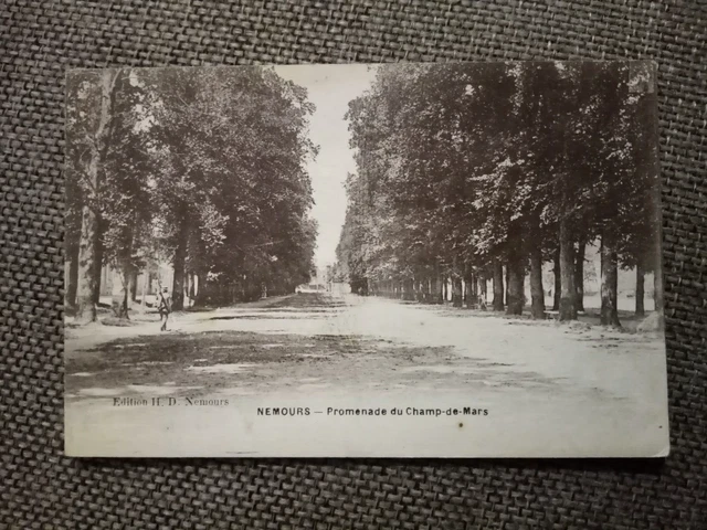 Cpa Nemours Promenade Du Champ De Mars