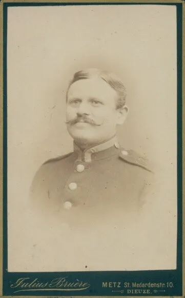 CdV Soldat in Uniform, Portrait, Fotograf Julius Bruère Metz - 10324645