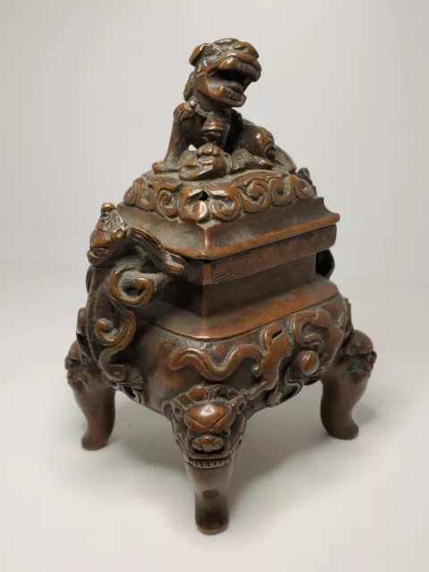 Ancien brûle parfum bronze décoré Qilin chien Fô dragon Chilong Chine art d'Asie