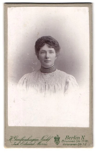 Fotografie H. Greifenhagen, Berlin-N., Brunnen-Strasse 17-18, Portrait junge Da