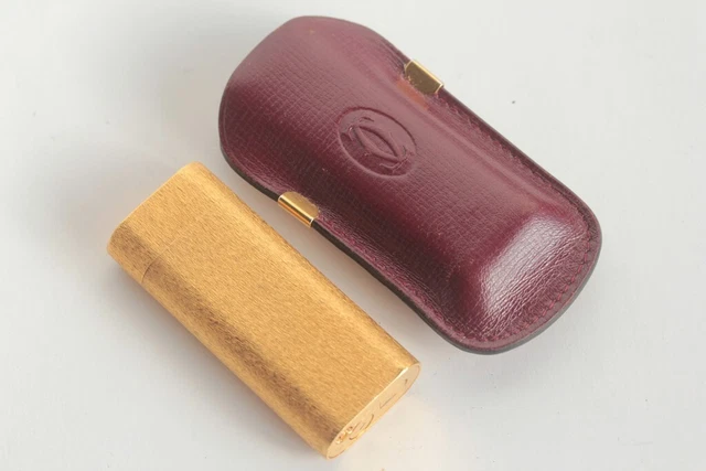 CARTIER Briquet ovale plaqué or (61170)