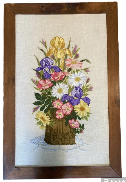 De colección Gran Crewel Bordado Flores En Cesta Enmarcada En Madera Retro 19,5x29,5