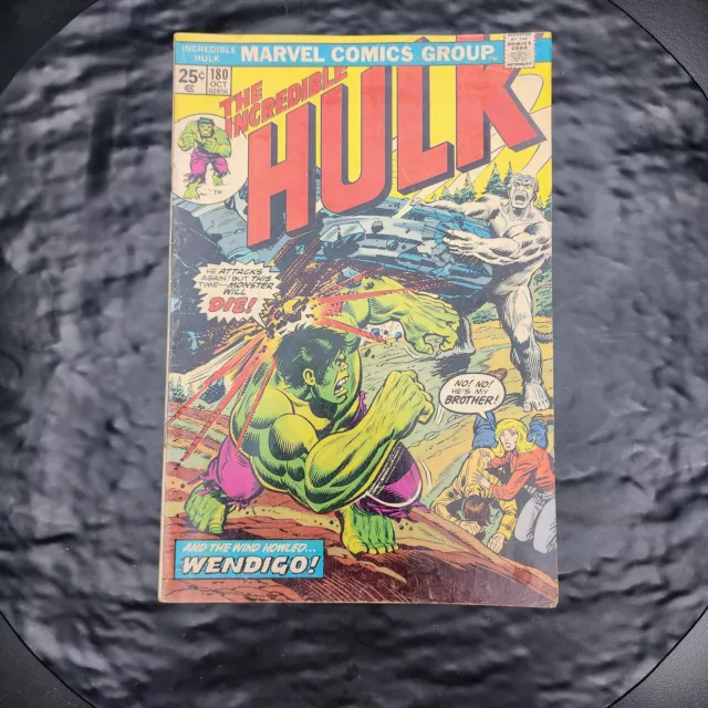 Incredible Hulk #180 with Marvel Value Stamp - First Wolverine Key Book 📚