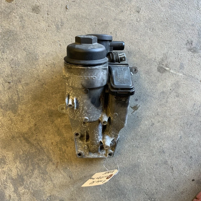 GENUINE VOLVO ENGINE Oil Filter Housing PCV VALVE 31338685 C70 C30 V50