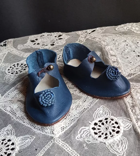 jolies chaussures cuir poupée ancienne