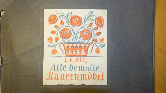 Kunstmappe mit Abbildungen von alten bemalten Bauernmöbeln (17-19 Jahrhundert)