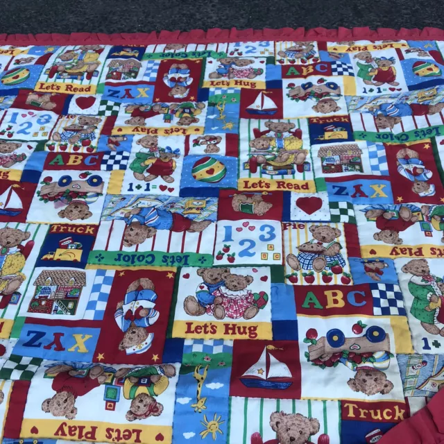 Osos de edredón para bebé de colección hechos a mano colores primarios azul rojo borde con volantes peluche Boyd