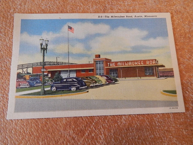 VINTAGE MILWAUKEE ROAD RAILROAD RR STATION POSTCARD 1940's MINNESOTA TRAIN DEPOT