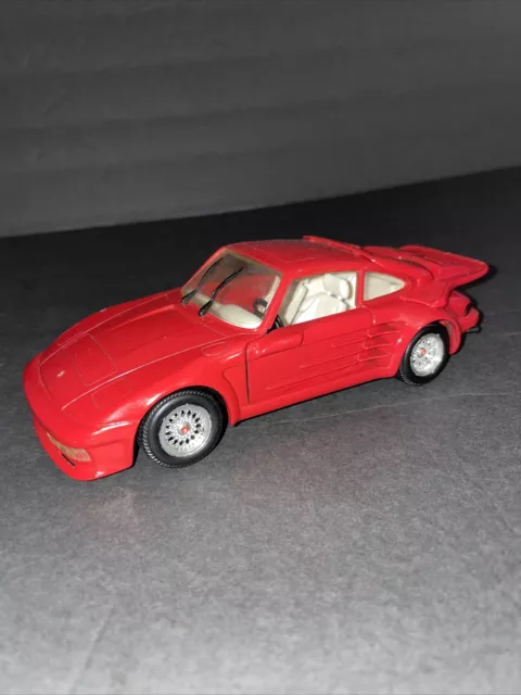REVELL / Scale 1/24  PORSCHE 911 GEMBALLA COUPE RED