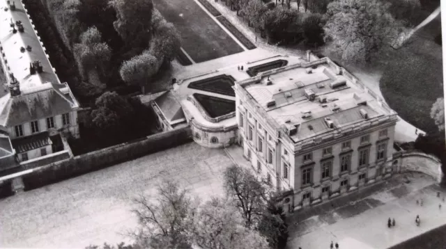 ANCIENNE PHOTO AÉRIENNE de ROGER HENRARD  " LE PETIT TRIANON VERSAILLES  " 1952