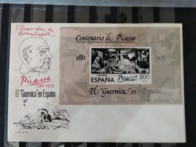 Lote Picasso de sellos y postales  y El Guernica en España Edifil 2631 SPD