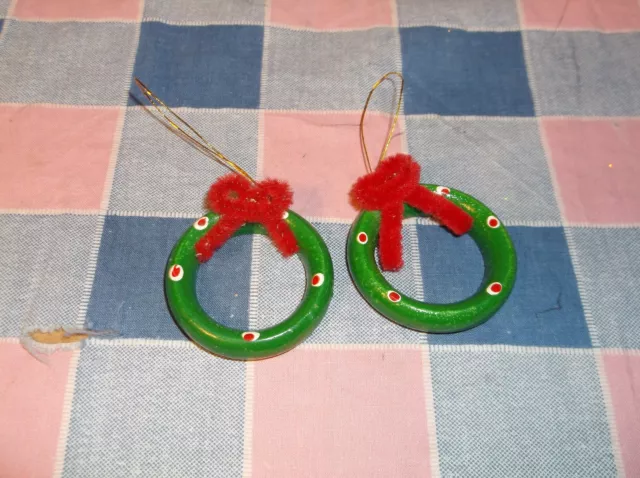 ksm. Two Wooden Green Wreaths w/ Bow  1 3/4" High w/o Strings