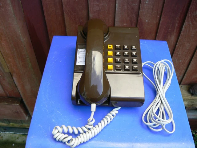Vintage BT Push button Telephone 8204R