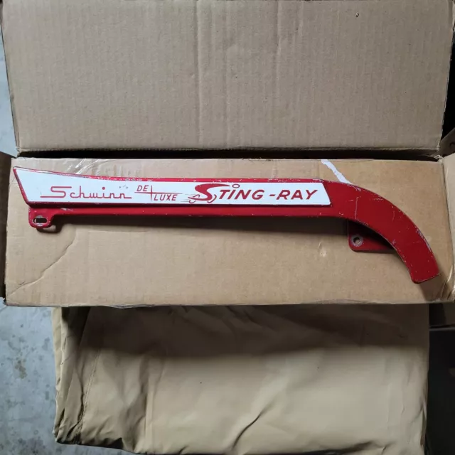 Schwinn Stingray De Luxe Chainguard Flamboyant Red Reverse Screen