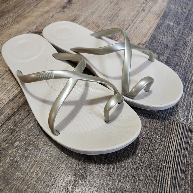 Fitflop Womens Size 9 Iqushion Wave Pearlised Cross Slides White Silver