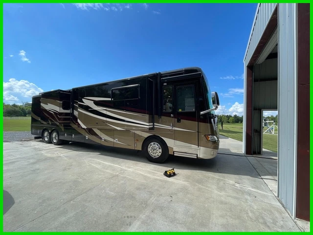 2014 Newmar Dutch Star 4369 6.7L 39K Miles 3 Slide Outs 5 TVS 1 1/2 Baths 10Kw