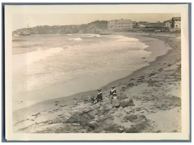 France, Biarritz, Vue de la plage  Vintage silver print.  Tirage argentique