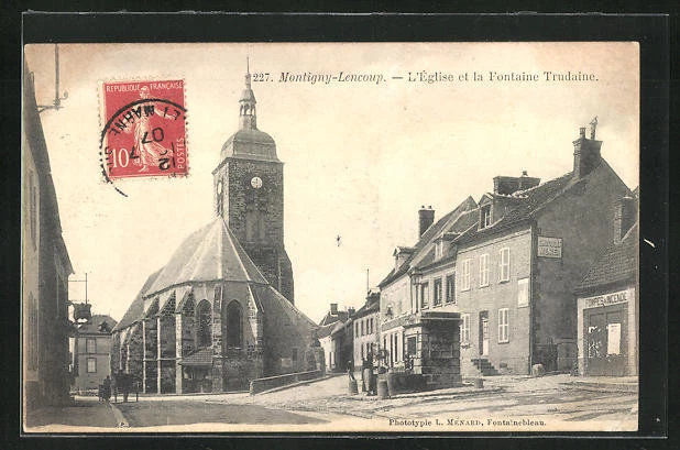 CPA Montigny-Lencoup, L´Église et la Fontaine Trudaine 1907