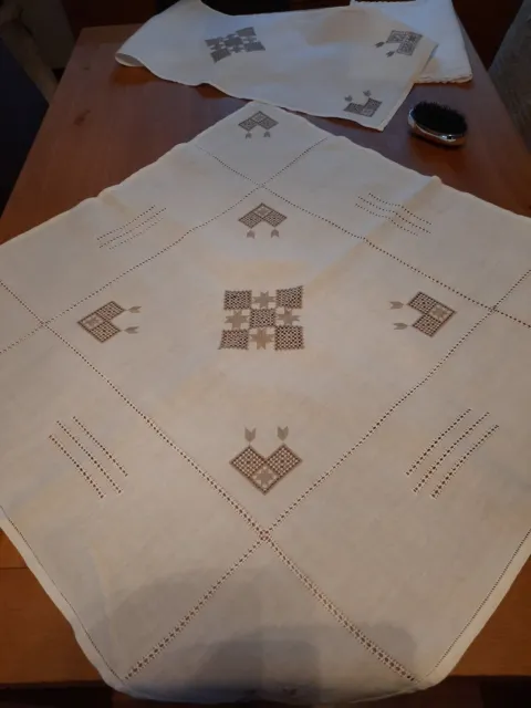 Läufer +Tischdecke 80×80 und  33 ×83 cm Handarbeit Hardanger Stickerei sehr fein 3