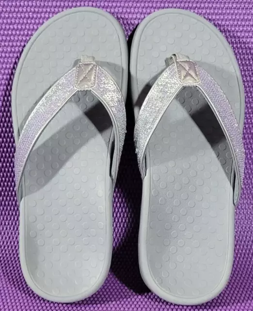Vionic Tide Silver/Grey Sequin Thong Flip-Flop Sandals - Women's Size 6 Vionic Tide Silver/Grey Sequin Thong Flip-Flop Sandals - Women's Size 6