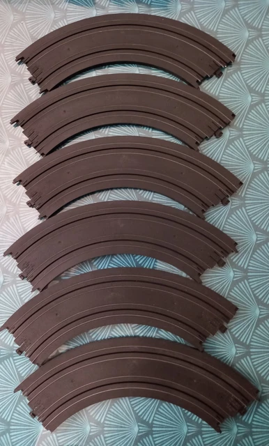 Lot de 18 rails courbes réf: B 5831 pour circuit de voitures électrique TYCO