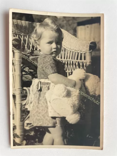 orig. Foto AK Kind Spielzeug Teddy Bär Puppe