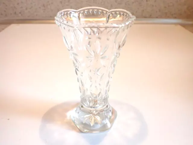 Vintage alte kleine Pressglas Tulpenvase Vase Blumenvase Wellenrand 12,5 cm 2