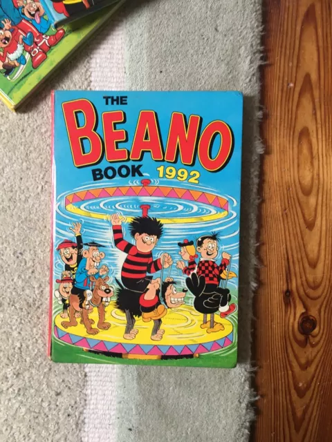 Bundle of 4 Vintage Comic Book Annuals 1992. Beano. Dandy. Unclipped. Like new 2