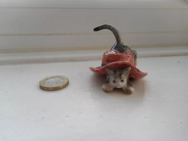 Cat - Beautiful Miniature Pottery - Tabby & White Cat/Kitten In Hat