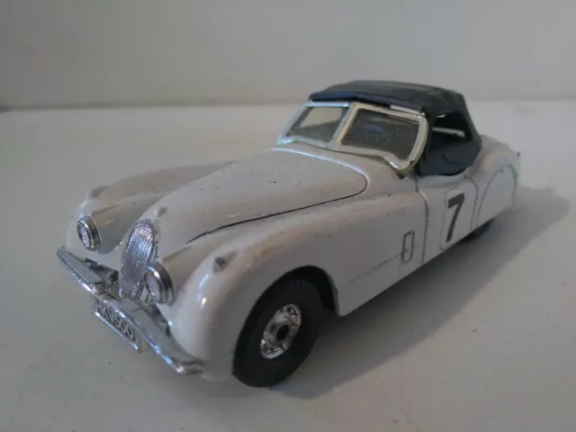 Corgi Jaguar XK 120 cabriolet fermé 1/40