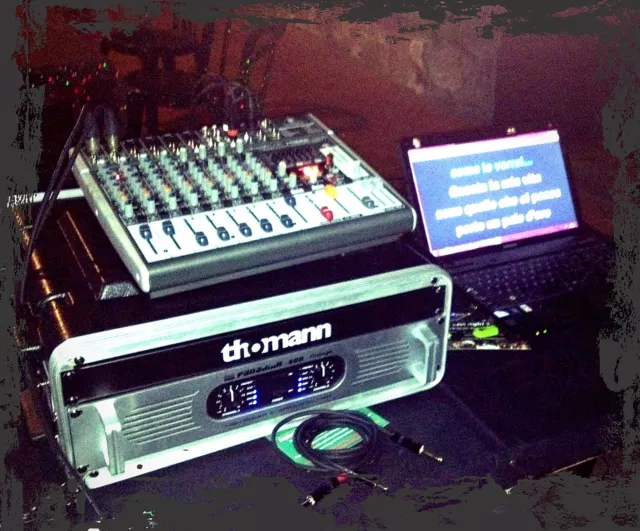 KIT DJ SET e KARAOKE impianto con AMPLIFICATORE + 2 CASSE + CAVI + RACK