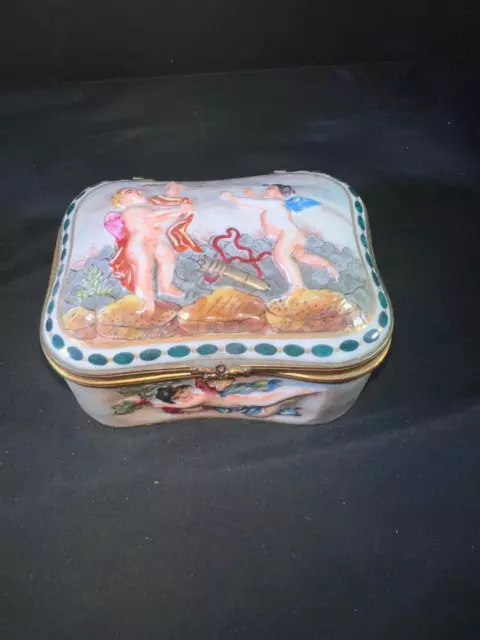 D128) Antique 19Th Ccapodimonte Figural Putti Rectangle Porcelain Trinket Box