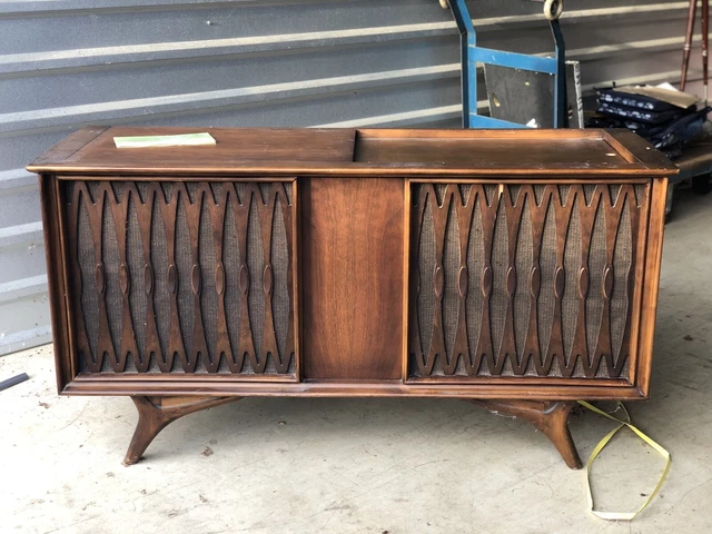 RCA Victor Stereo Console - VHT 33W - Solid State - Mid Century Turntable Vtg