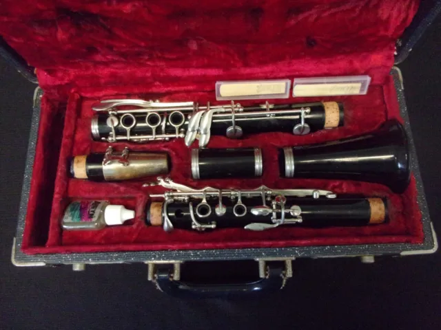 Quality Classic! Selmer Bundy Clarinet + Mouthpiece + Case + All Of The Extras!